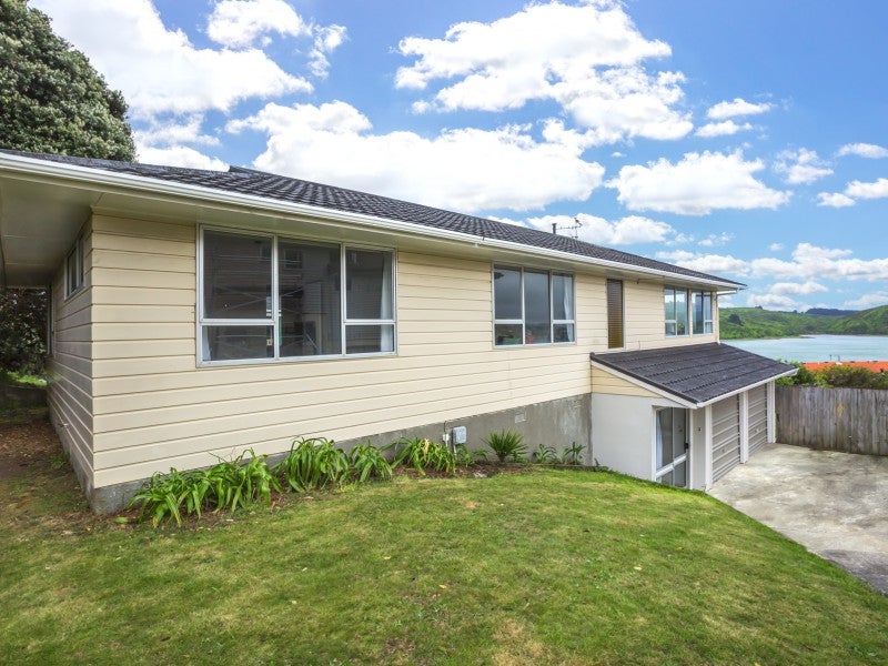 82 Tweed Road, Papakowhai, Porirua - Carousel 1