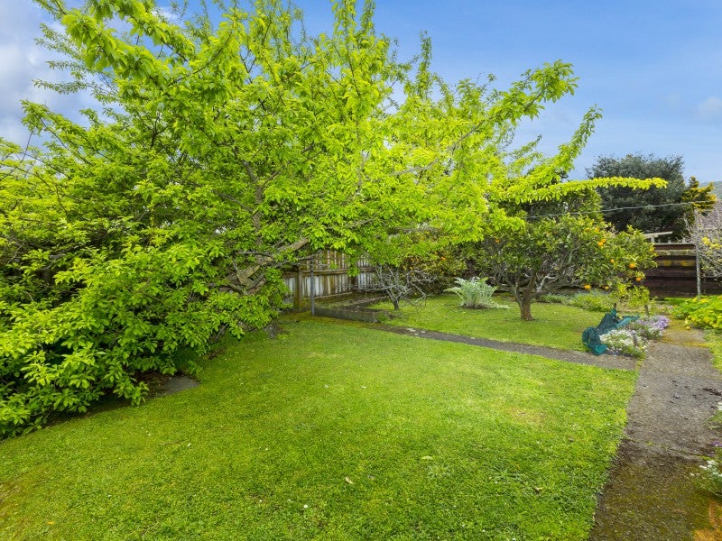 5 Pearce Crescent, Taita, Lower Hutt - Carousel 2