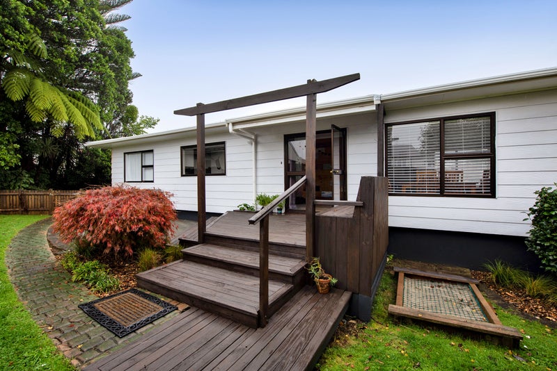 8 Alpine Grove, Upper Vogeltown, New Plymouth - Carousel 1