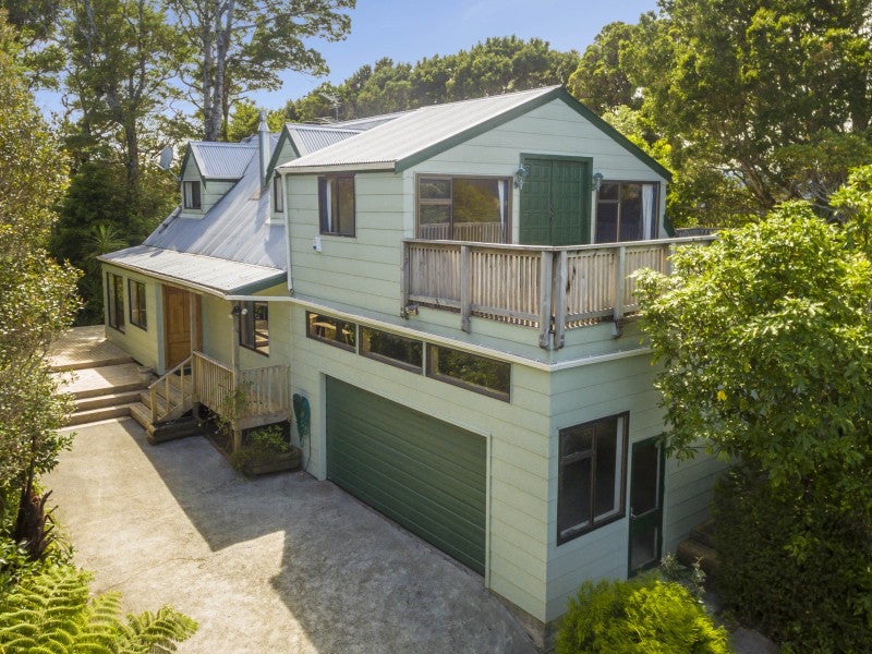 90 Avro Road, Blue Mountains, Upper Hutt - Carousel 1