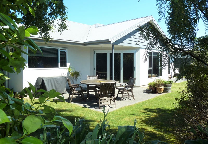 99 Kenilworth Road, Mayfair, Hastings - Carousel 1