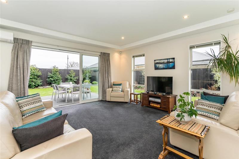 12 Fintan Mews, Aidanfield, Christchurch - Carousel 1