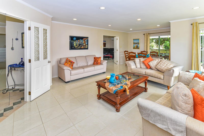 25 Eiger Place, Northpark, Auckland - Carousel 2