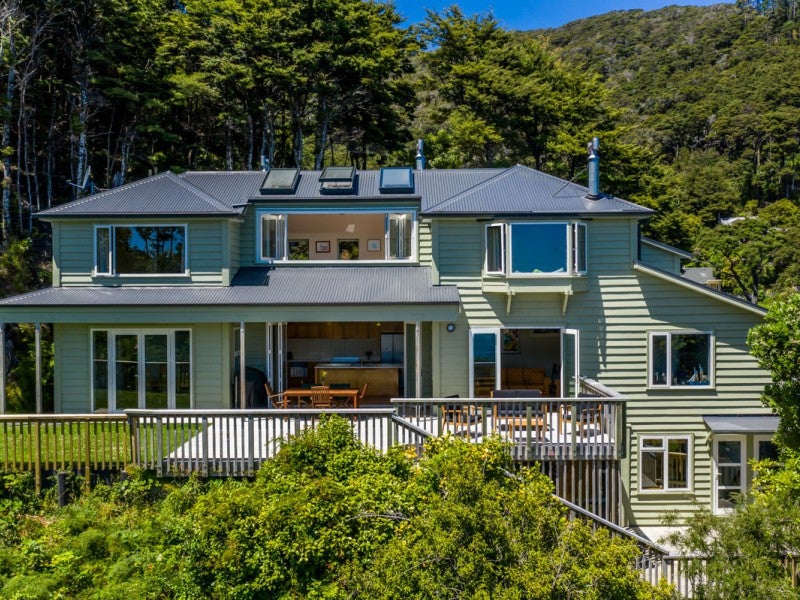 33 Kotari Road, Days Bay, Lower Hutt - Carousel 1