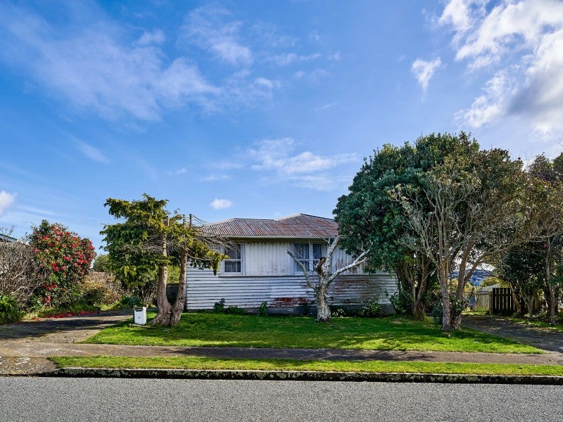 6 Marne Grove, Waitangirua, Porirua - Carousel 1