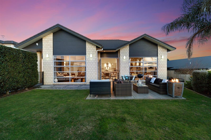 28 The Ford, Huntington, Hamilton - Carousel 1