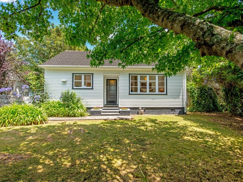 11 Anderson Street, Hokowhitu, Palmerston North - Carousel 1