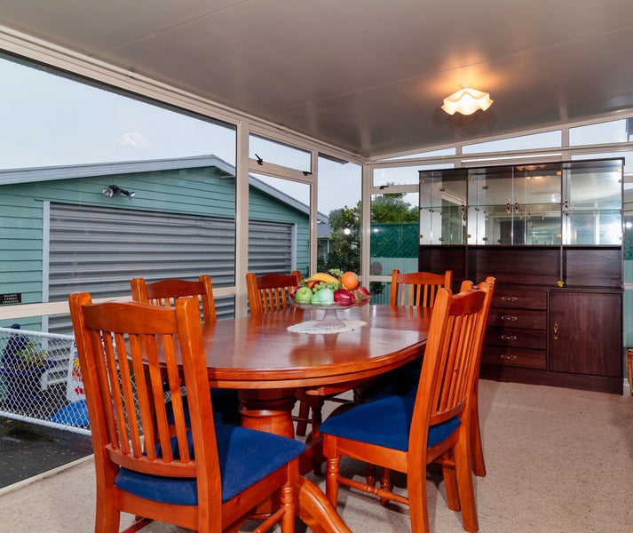 213 Sunnybank Crescent, Camberley, Hastings - Carousel 14