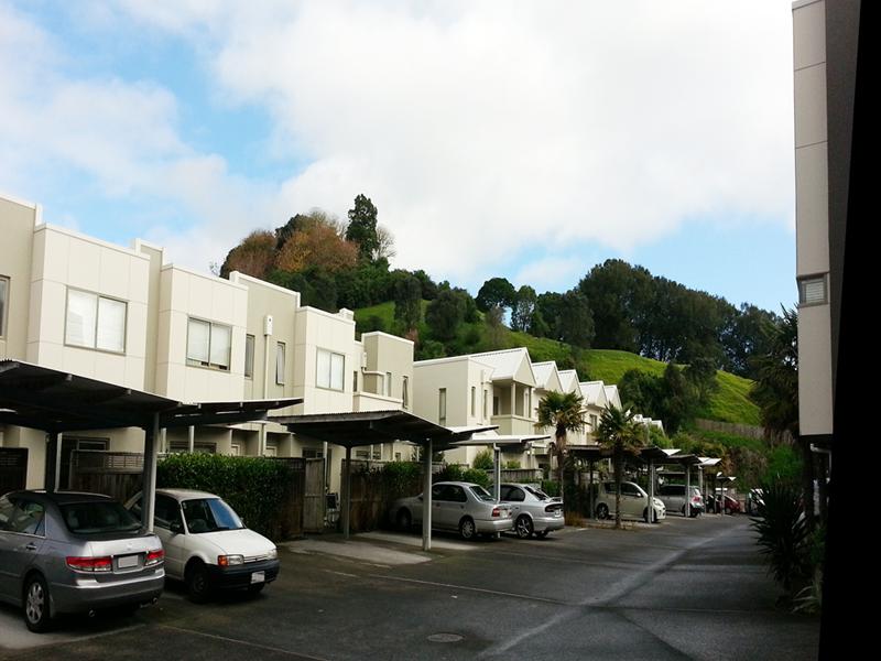 51/21 Hunters Park Drive, Three Kings, Auckland - Carousel 2