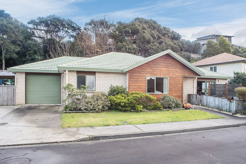 16 Sams Way, Raumati South, Paraparaumu - Carousel 1