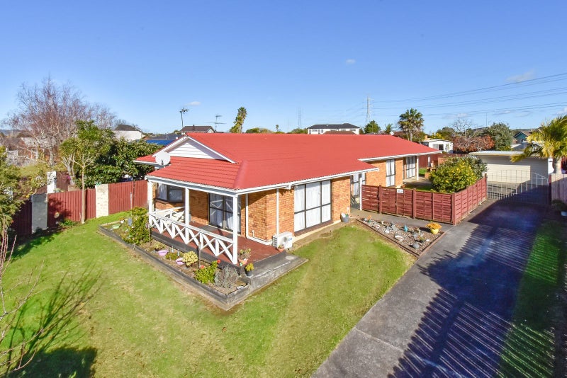 44 Lakeside Drive, Pahurehure, Papakura - Carousel 1