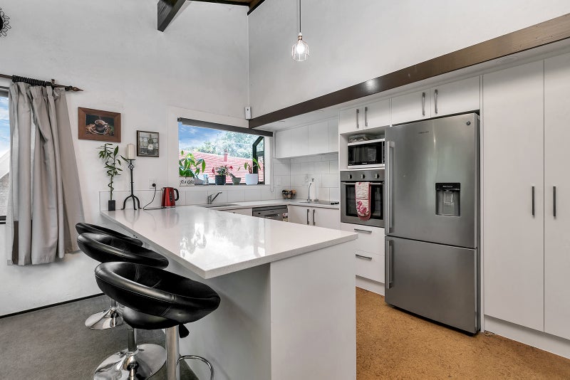 17 Holyoake Place, Chatswood, Auckland - Carousel 2