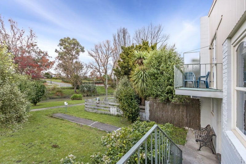 9 Esher Place, Saint Martins, Christchurch - Carousel 1