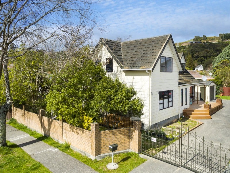 30 Gemstone Drive, Birchville, Upper Hutt - Carousel 2