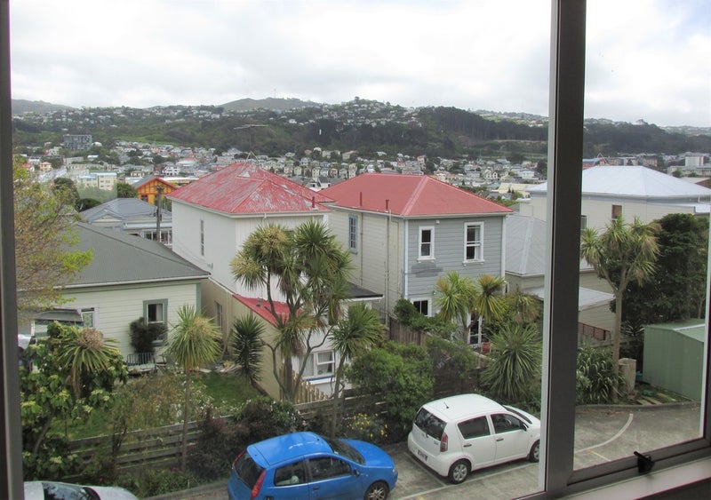 6/33 Hiropi Street, Newtown, Wellington - Carousel 2