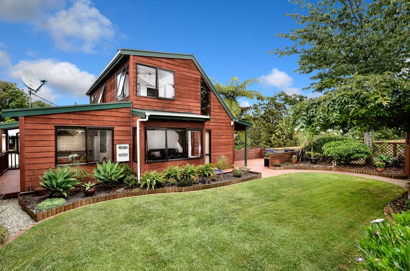 2/21 Castaing Crescent, Te Atatū South, Auckland - Carousel 1
