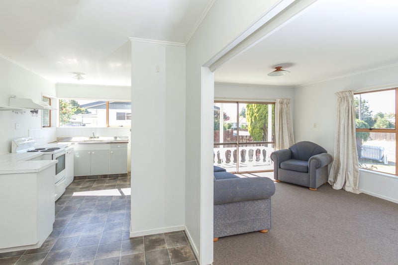 24 Oakfield Crescent, Pukete, Hamilton - Carousel 2