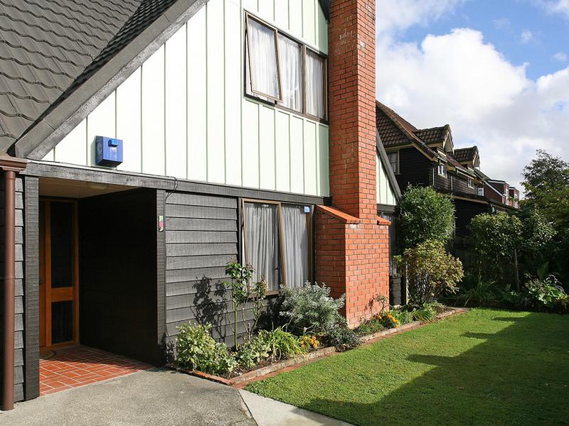 8 Waddington Drive, Naenae, Lower Hutt - Carousel 2