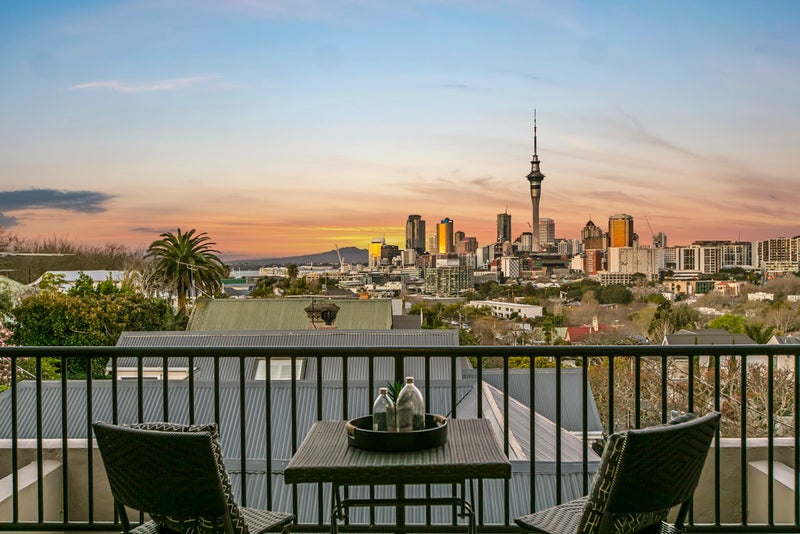 2/2 Collingwood Street, Freemans Bay, Auckland - Carousel 1