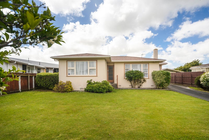 65 Sutherland Crescent, Westbrook, Palmerston North - Carousel 1