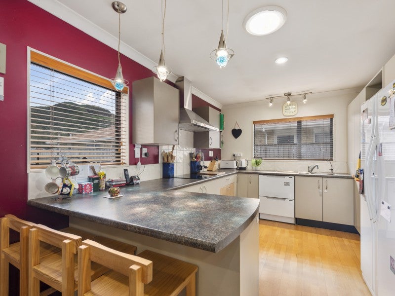 50 Mary Huse Grove, Manor Park, Lower Hutt - Carousel 2