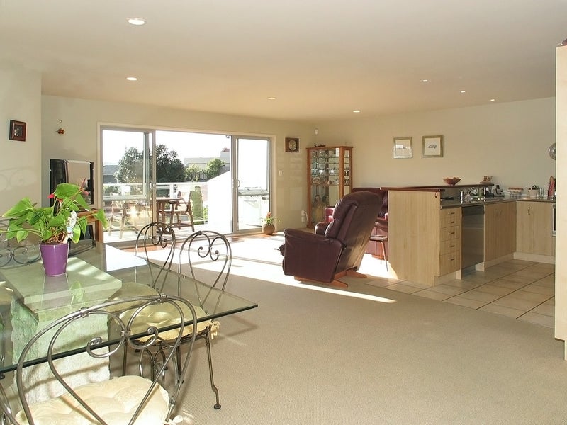 22 Paremata Drive, Paremata, Porirua - Carousel 2