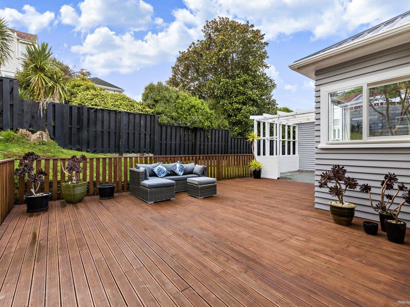 1 Glentui Grove, Khandallah, Wellington - Carousel 13