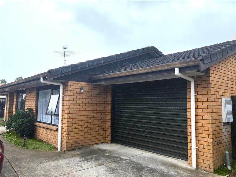 2/16 Ross Martin Court, Conifer Grove, Takanini - Carousel 1