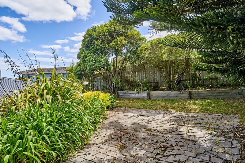 11 De Castro Place, Titahi Bay, Porirua - Carousel 24