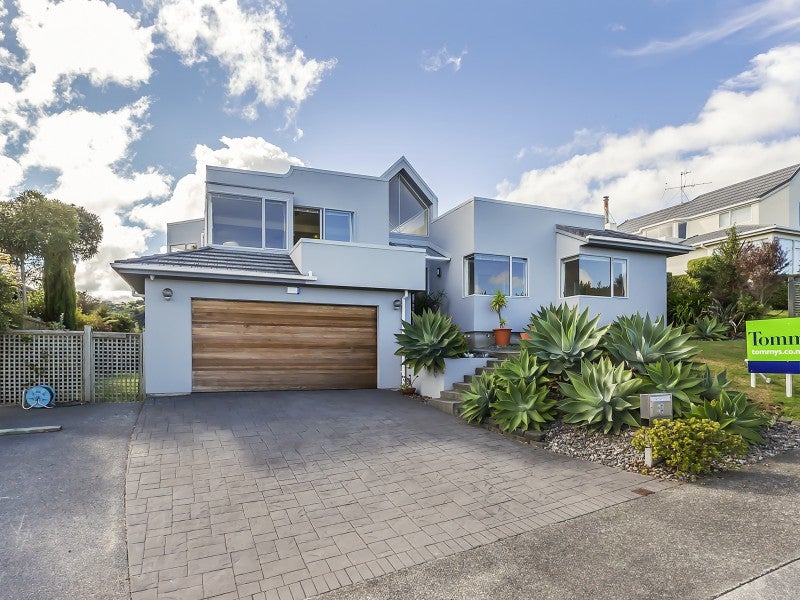 8 Dornoch Place, Papakowhai, Porirua - Carousel 2