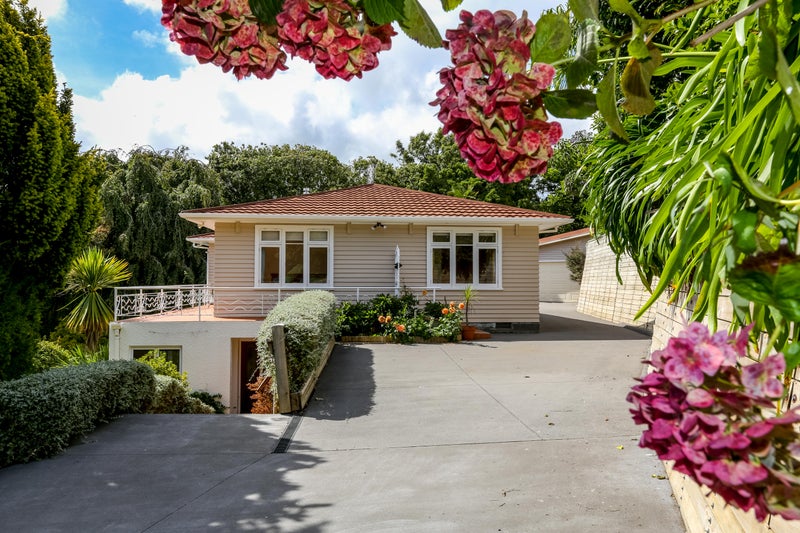 17 Doralto Road, Frankleigh Park, New Plymouth - Carousel 1