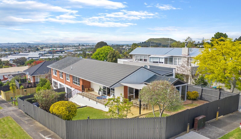 2/11 Felton Mathew Avenue, Saint Johns, Auckland - Carousel 1