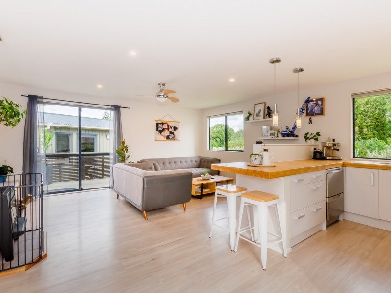 11 Victor Grove, Waikanae Beach, Waikanae - Carousel 2