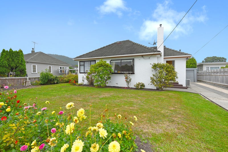70 Golders Road, Elderslea, Upper Hutt - Carousel 12
