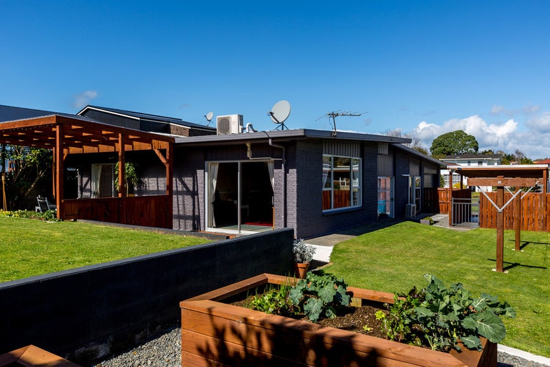 6 Wesley Avenue, Frankleigh Park, New Plymouth - Carousel 1