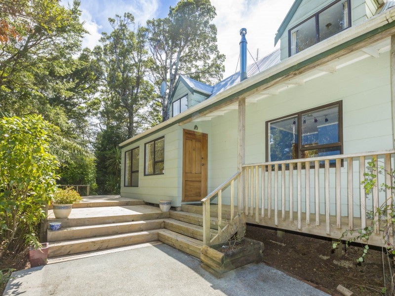 90 Avro Road, Blue Mountains, Upper Hutt - Carousel 2