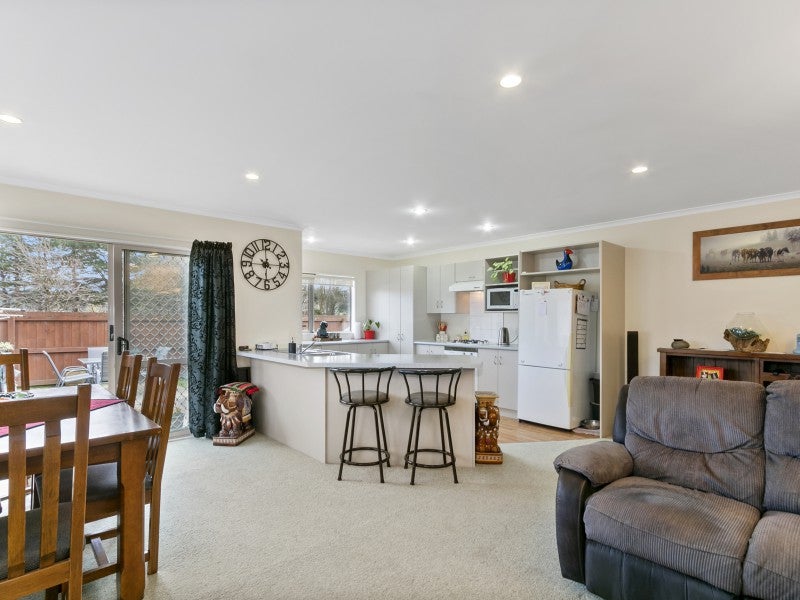 1 Woodland Grove, Wainuiomata, Lower Hutt - Carousel 2