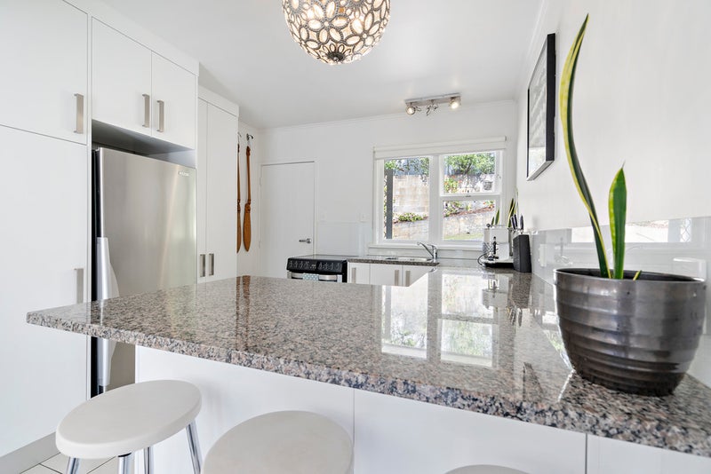 2/6 Kororo Street, Northcote, Auckland - Carousel 2