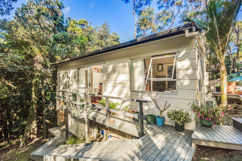 7 Taraire Street, Ostend, Waiheke Island - Carousel 1