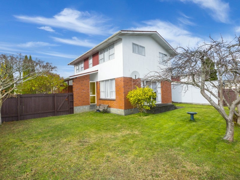 8 Baltimore Crescent, Totara Park, Upper Hutt - Carousel 17