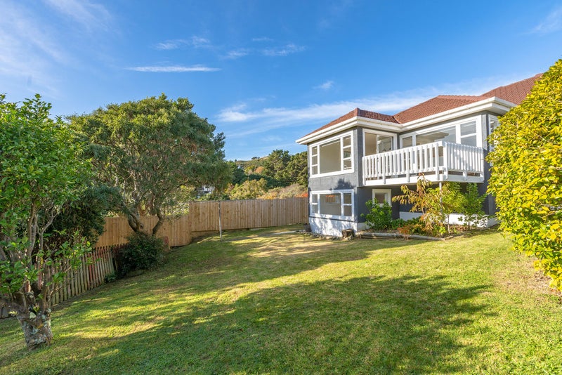 52 Allen Terrace, Tawa, Wellington - Carousel 1