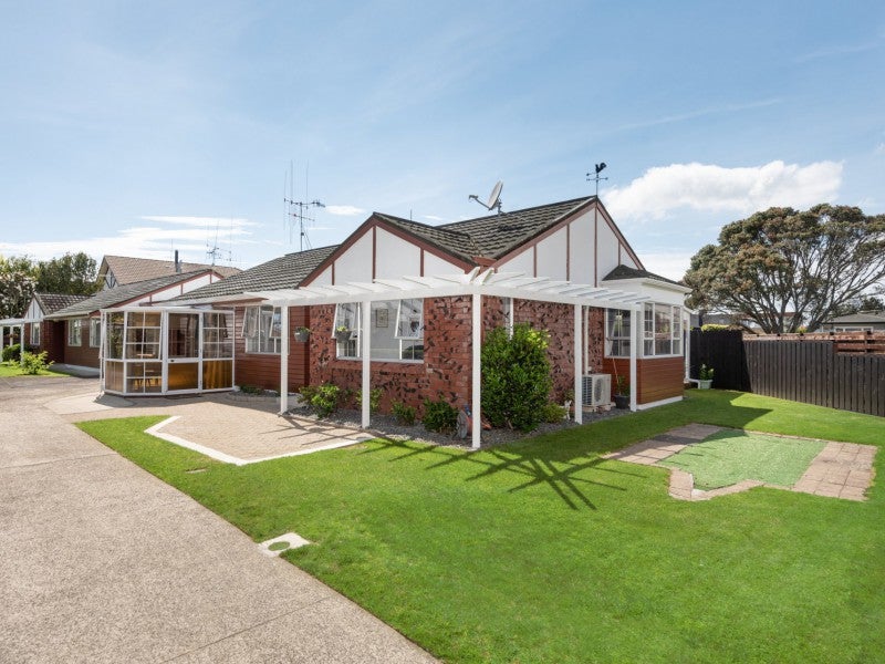 16 Idesia Grove, Matua, Tauranga - Carousel 1