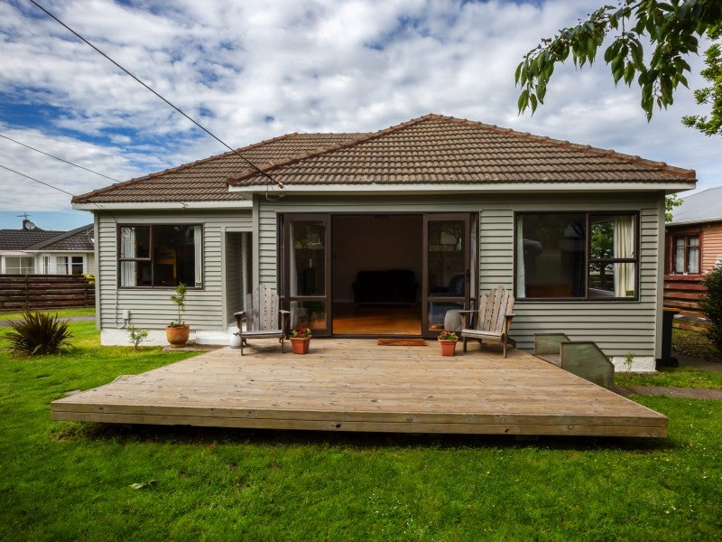 1 Bay Drive, Titahi Bay, Porirua - Carousel 1