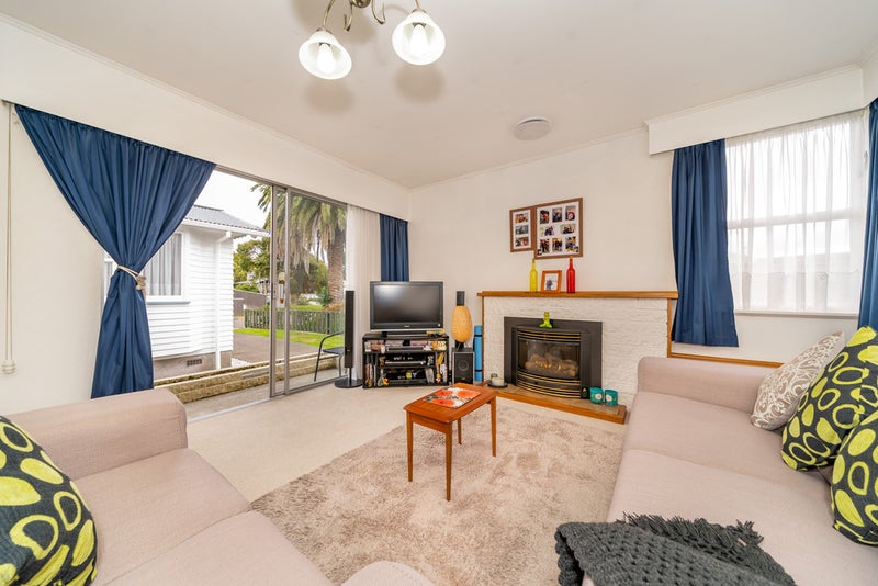 8 Snell Grove, Clouston Park, Upper Hutt - Carousel 2