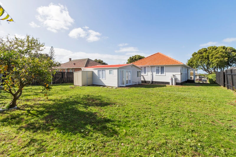 2 Te Hana Road, Panmure, Auckland - Carousel 1