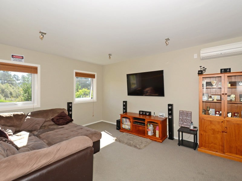 6 Streets Way, Timberlea, Upper Hutt - Carousel 2