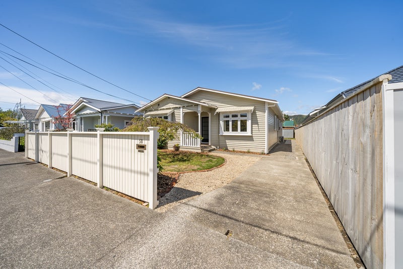 50 Ava Street, Petone, Lower Hutt - Carousel 1