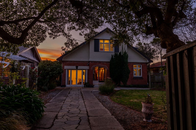 24 Bedford Street, Saint Clair, Dunedin - Carousel 1