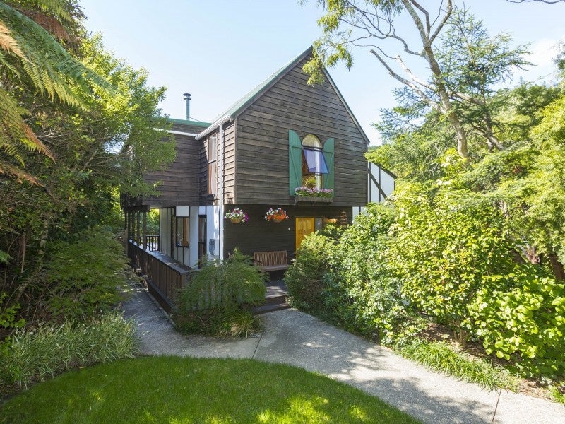 37 Jocelyn Crescent, Pinehaven, Upper Hutt - Carousel 2