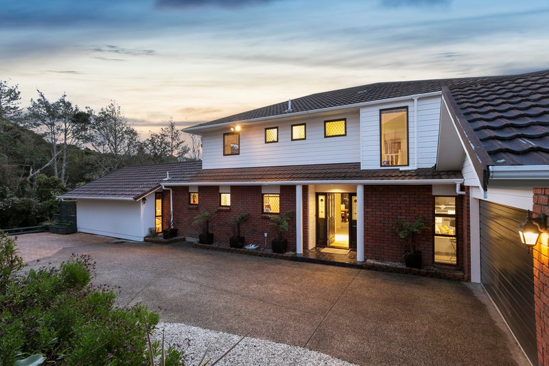 28 Ravenstone Place, Chatswood, Auckland - Carousel 1